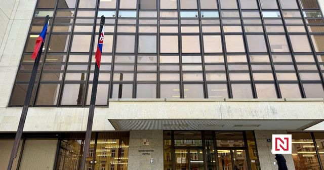 Metnar nechal z budovy vnitra sundat ukrajinskou vlajku