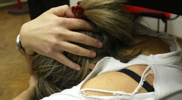 Orrore a Sulmona, adolescenti stuprano una 12enne e postano il video su WhatsApp