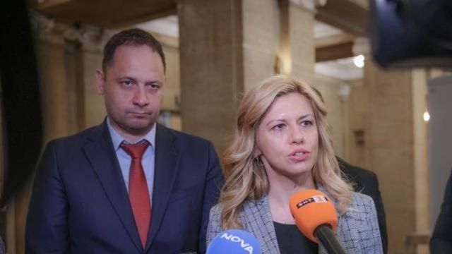 Управляващите предложиха съкращаване на лятната ваканция на депутатите