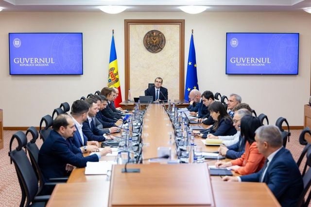 Executivul a început reorganizarea administrației publice centrale pentru reducerea cheltuielilor