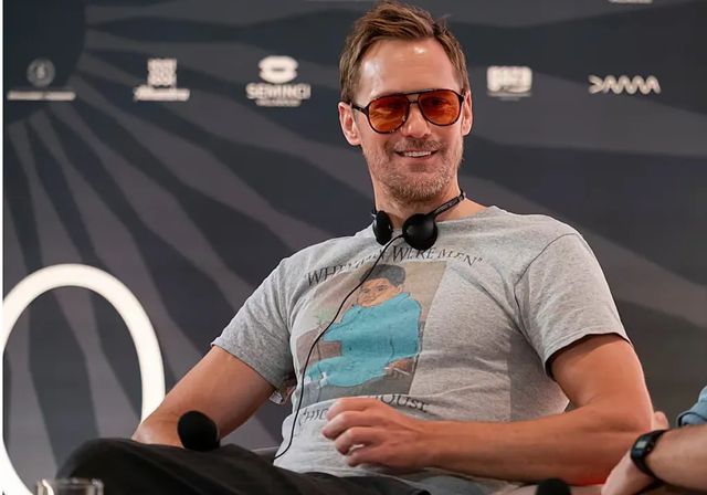 Alexander Skarsgard, el segundo de a bordo