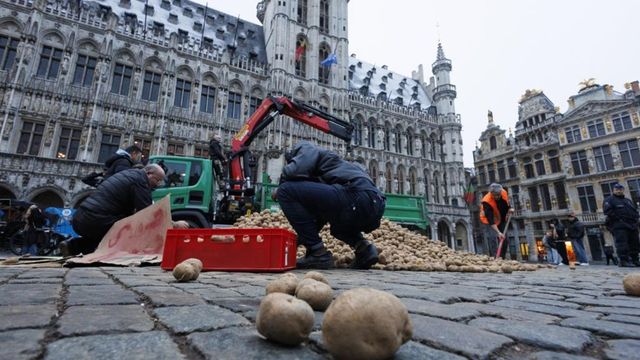 Fermieri români merg la Strasbourg pentru a protesta împotriva Acordului Mercosur