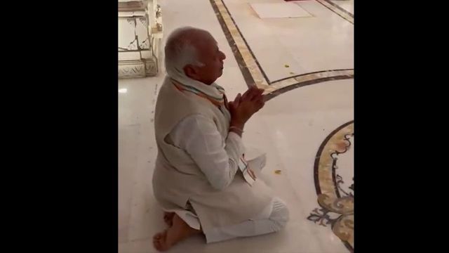 Kerala Guv Arif Mohammad Khan Bows Before Ram Lalla During Ayodhya Temple Visit | Watch