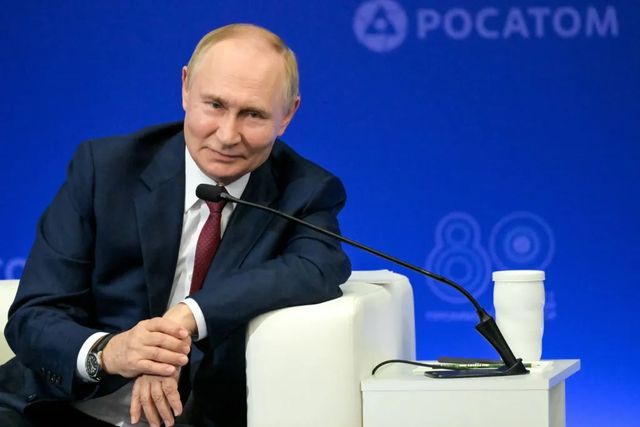 Putin in Cina: 'La crisi in Ucraina scaturita da un colpo di Stato a Kiev provocato dall'Occidente'