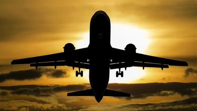 Българка е засегната от проблема с полетите след изригването на вулкана Анак Кракатау