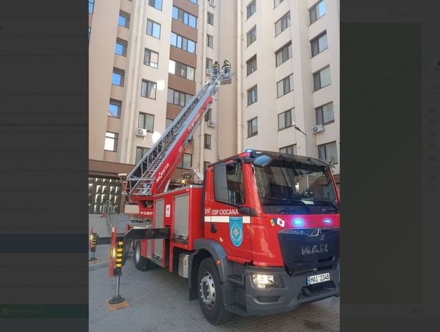 Fetiță de 2 ani și jumătate, rămasă singură într-un apartament din Chișinău, deblocată de salvatori