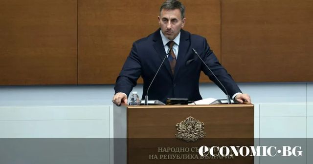 Кабинетът маха Румен Спецов от „Лукойл“