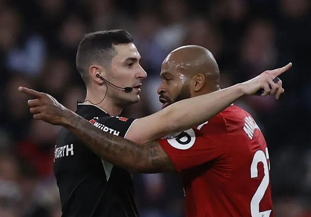 Seis partidos de suspensión a Marcao tras su expulsión en el Bernabéu