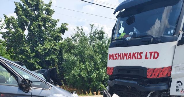 Accident grav în Neamț provocat de un șofer de 18 ani. Opt persoane au fost rănite