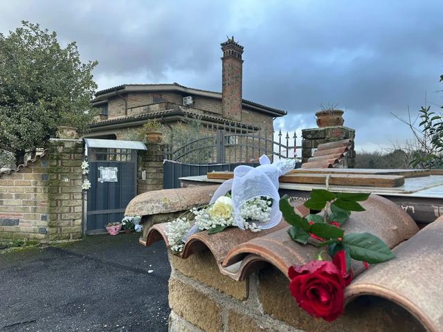 Anguillara, in migliaia ai funerali dei genitori di Claudio Carlomagno