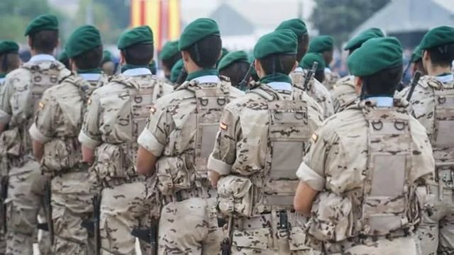 Llegan a las zonas afectadas por la DANA los 500 militares que se suman a la ayuda