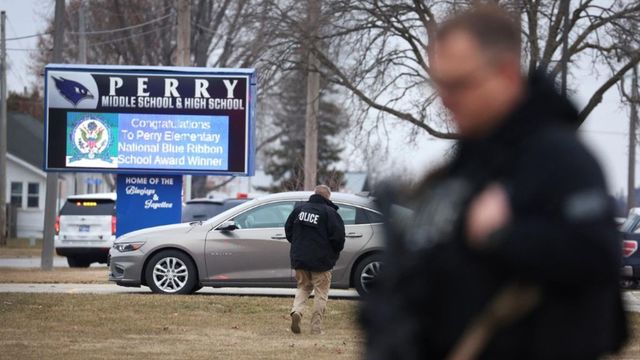Un mort și mai mulți răniți într-un atac armat la un liceu din statul Iowa, SUA