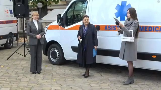 Несколько больниц в Молдове получили новые машины скорой помощи