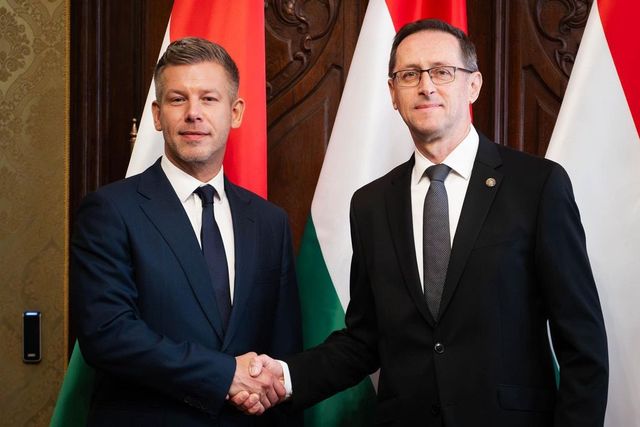 Magyar Péter közölte, konstruktív és előremutató megbeszélést folytatott Varga Mihállyal