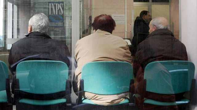 Inps, in pensione in media a 64,2 anni, rischio squilibri