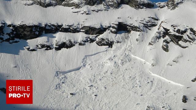 Avalanșă pe Valea Coștilei din Munții Bucegi
