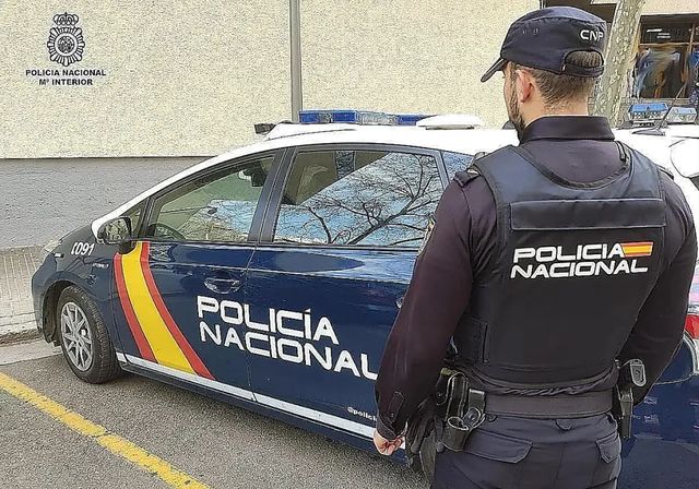 Rompe la nariz a una mujer y agrede a su hijo por una plaza de aparcamiento en Málaga
