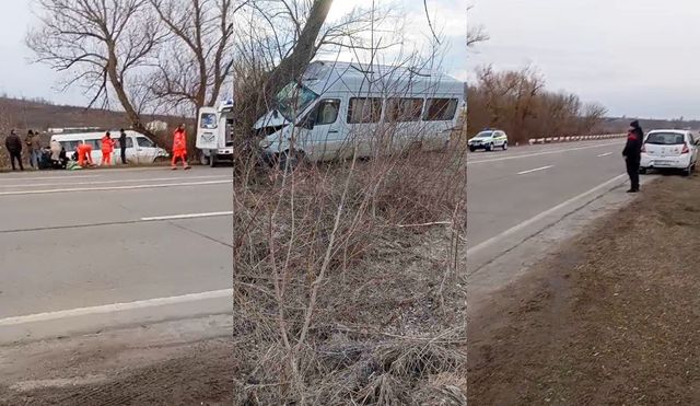 Patru persoane au ajuns la spital, dupa ce microbuzul in care se aflau s-a izbit intr-un copac, pe o sosea din Ialoveni