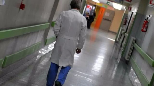 Mucca pazza? Imprenditore muore per encefalopatia da prioni, mesi per i test