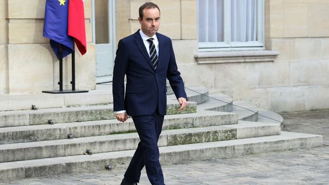 Френският премиер Льокорню подаде оставка, а президентът Макрон я прие