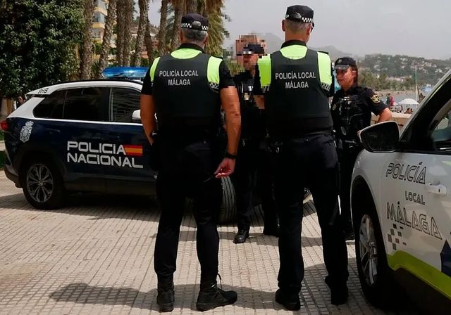 Detenido tras asestar media docena de puñaladas a un hombre con unas tijeras para robarle
