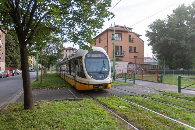 Morto uomo investito da un tram a Milano