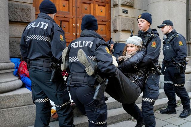 Greta Thunberg a fost reținută de poliția norvegiană în timpul unui protest