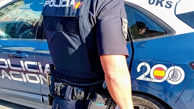 Detenidos dos hombres por pedir citas masivas para asilo y revenderlas por 50 euros a migrantes