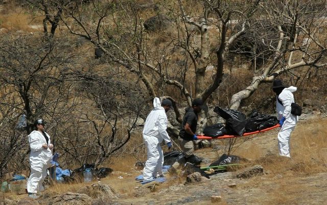 Autoritățile mexicane au găsit 45 de saci cu rămășițe umane într-o prăpastie din vestul țării