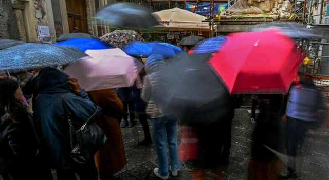 Maltempo, allerta meteo gialla per temporali e vento forte domani 17 settembre: le regioni a rischio