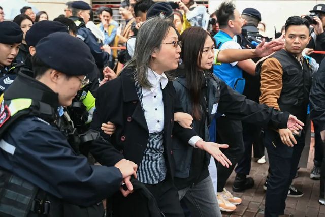 Hong Kong condena a 45 defensores de la democracia bajo la ley de seguridad nacional