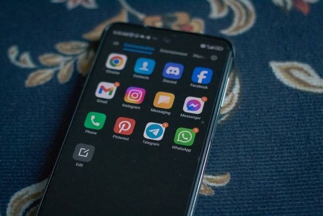 Atenție, înșelăciune pe WhatsApp și Telegram
