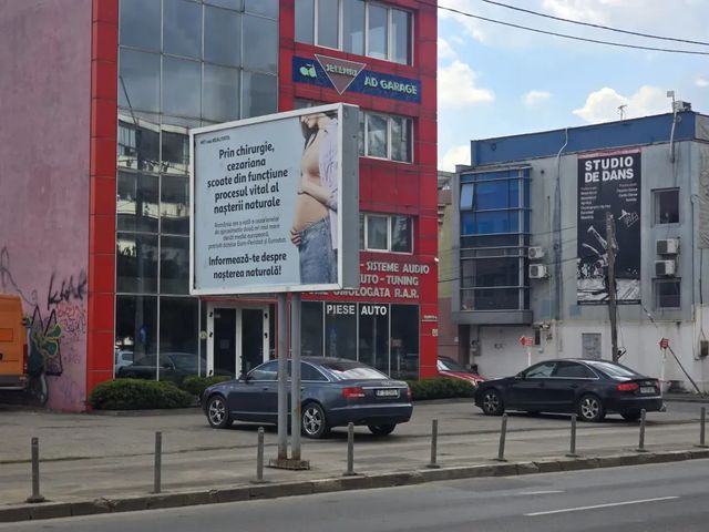 Colegiul Medicilor avertizează: Panourile despre cezariană din București conțin informații false