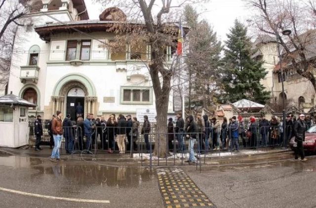 Fostul consilier al Secției consulare din cadrul Ambasadei R.Moldova la București, pus sub învinuire