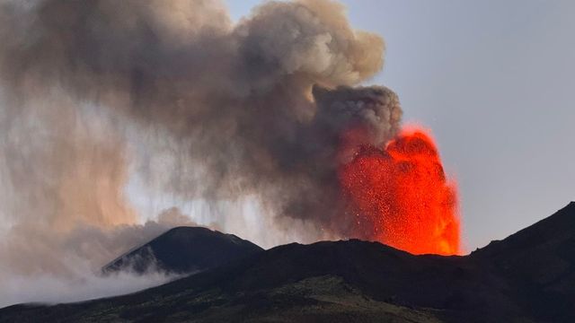 ++ Sac, nube vulcanica dall'Etna, sospesi voli a Catania ++