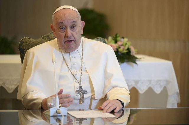 Annullato il viaggio del Papa a Dubai, richiesta dei medici