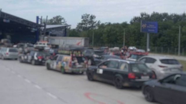 Trafic intens la vama Sculeni, pe sensul de ieșire din țară: Călătorii, îndemnați să aleagă alte puncte de trecere