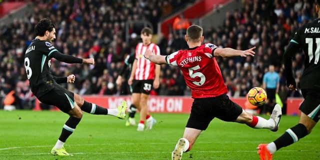 Szoboszlai Dominik bombagólt lőtt, nyert a Liverpool a sereghajtó Southampton otthonában