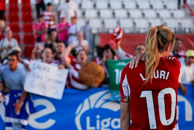 Un baño de masas sin igual para Lauri, una capitana ejemplar