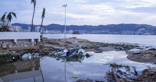 Az áramkimaradás mellett az Oscar hurrikán is sújtja Kubát