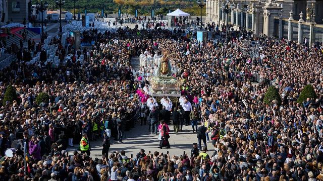 Las sorprendentes historias y leyendas de la Virgen de la Almudena, la patrona de Madrid