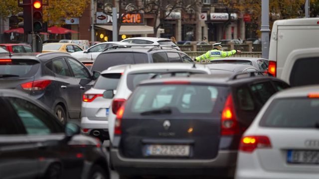 Mașinile zgomotoase nu vor mai avea voie să circule noaptea în București