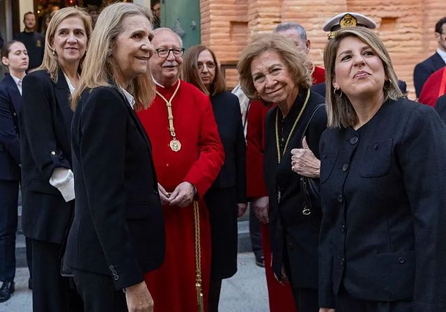 Esplendido Viernes Santo en Baza con los desfiles de las Cofradías de Santiago, Cristo Yacente y Silencio