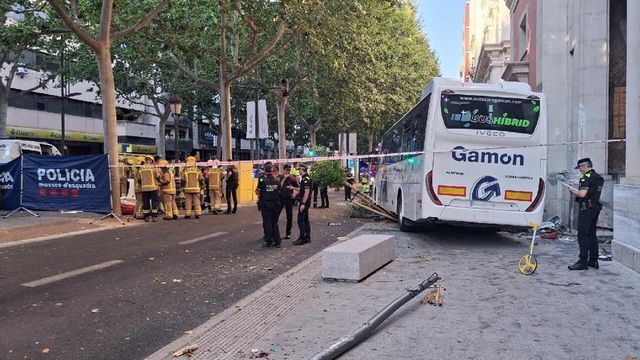 Al menos 35 heridos en un accidente de autocar en Lleida, cuatro de ellos en estado crítico