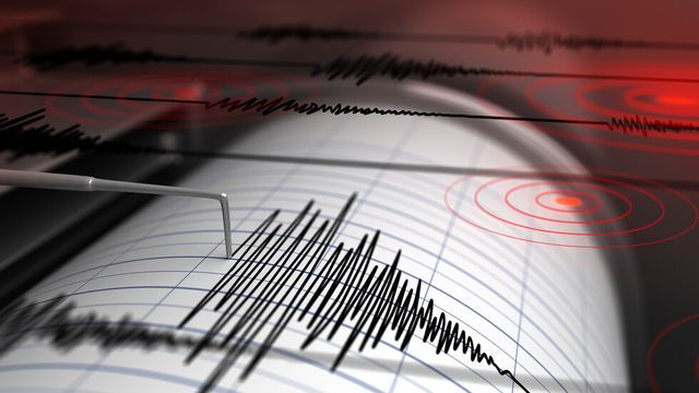 Серия мощни земетресения в Турция, най-малко 100 жертви