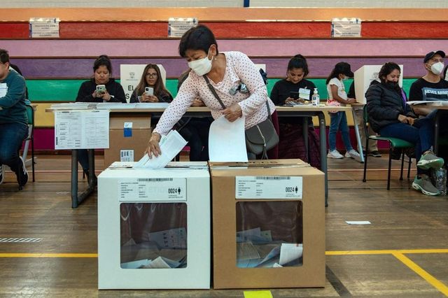 Un candidat la funcția de primar a unui oraș din Ecuador, asasinat înainte de scrutin, a câștigat alegerile
