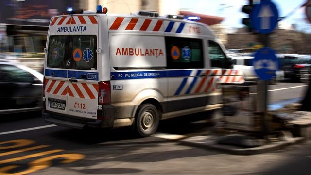 Revoltă după ce ambulanța cu medic a ajuns la școala unde a murit un elev la 2 ore după apelul la 112. Val de anchete