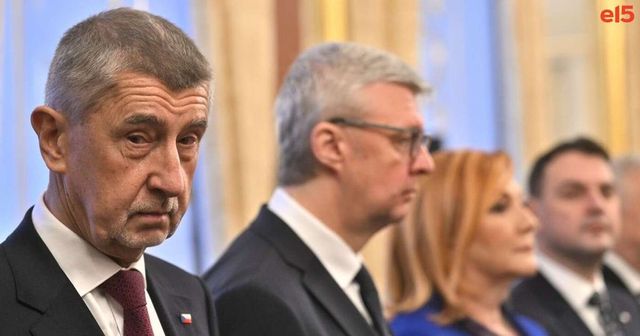 Babišova vláda by měla na odmítnout povolenky či migrační pakt