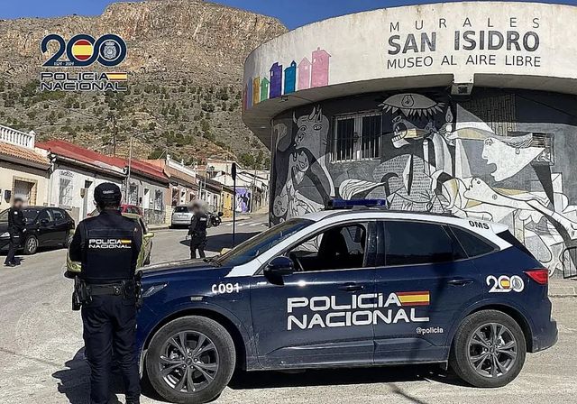 Detenido en Alicante por disparar y golpear a dos familiares de su expareja durante el partido de España
