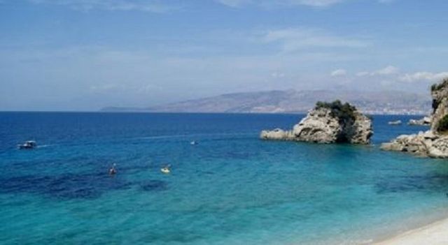 Albania, turista italiana 18enne violentata in spiaggia